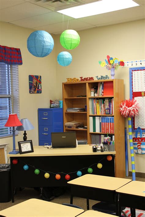 Tangled with Teaching: Dr. Seuss Classroom Theme PHOTOS FiNaLly!