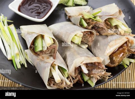 Peking duck wraps and hoisin sauce Stock Photo - Alamy