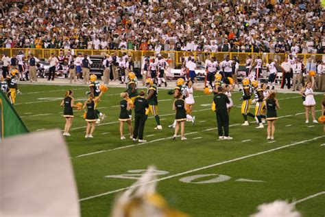 File:Green Bay Packers cheerleaders.jpg