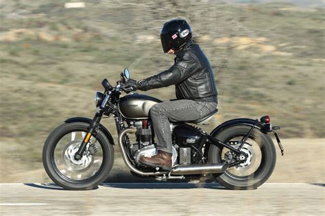 Triumph Bonneville Bobber Test: So Cool, So Comfortable