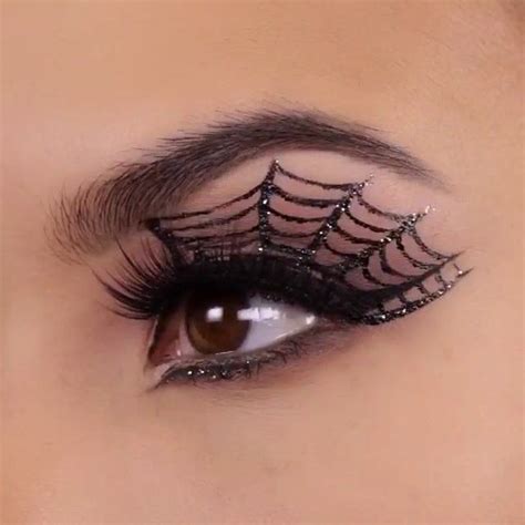 Spider web eye makeup! cool Halloween makeup idea! Credits @maryamnyc ...