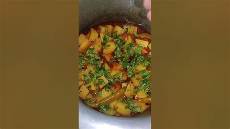 quick aalu saag Recipe #quickrecipe #aalu #aalookisabji #shortfoodvideo #easyrecipe # ...