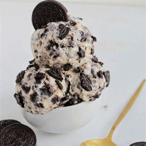 Oreo Cookie Ice Cream (6 Ingredients) - Homebody Eats