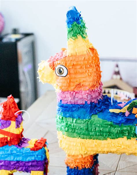 How to Throw an Adult Piñata Party | Venus Trapped in Mars || Dallas