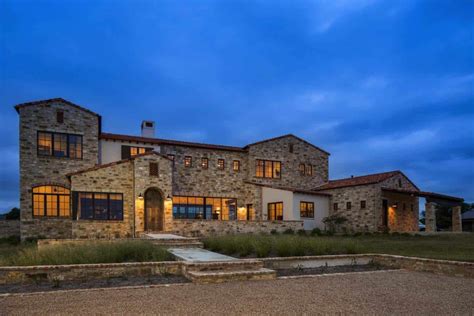 An Italian farmhouse in Texas with brilliant contemporary details