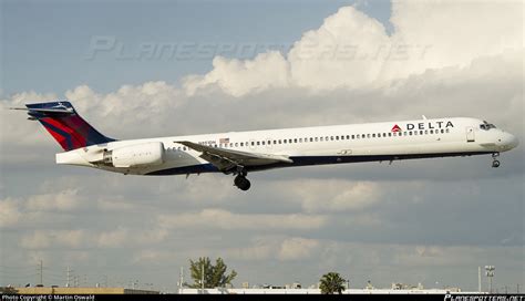 N951DN Delta Air Lines McDonnell Douglas MD-90-30 Photo by Martin Oswald | ID 918707 ...