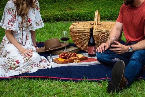 N'hésitez pas à accompagner votre repas champêtre d'un vin rouge léger ...