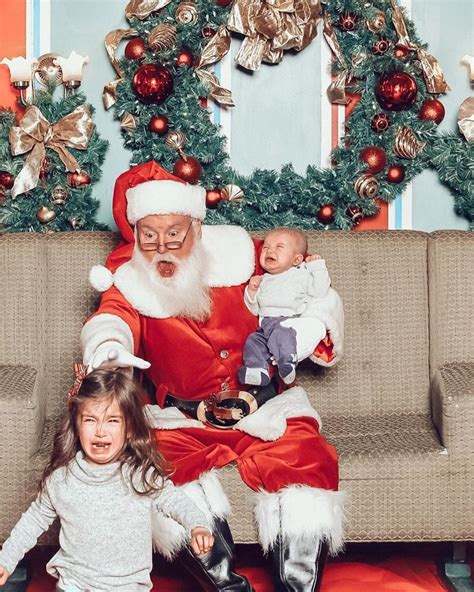 30 Times People Took Hilarious Pictures With The Mall Santa | DeMilked