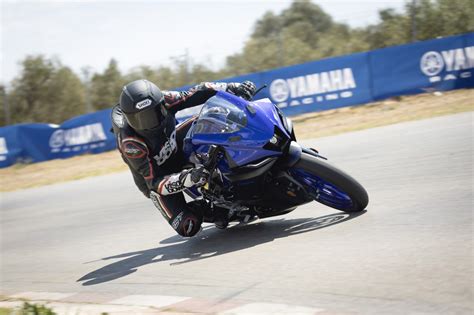 2023 Yamaha R125 review on road and track! | Visordown