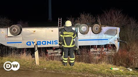 Germany: Bus overturns on highway, injuring dozens – DW – 02/10/2023