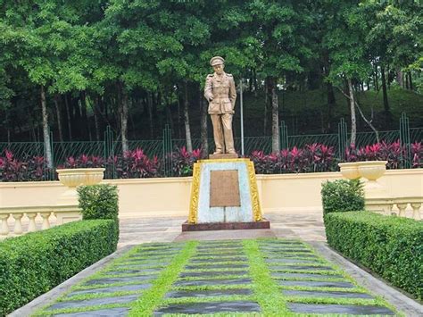 Bogyoke Aung San Statue Yangon | Chatrium Royal Lake Yangon