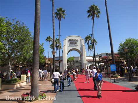 Park Entrance at Universal Studios Hollywood | Theme Park Archive