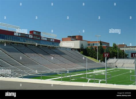 Washington cougars football hi-res stock photography and images - Alamy