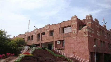 JNU constitutes 5-member committee to look into January 5 violence | India News | Zee News