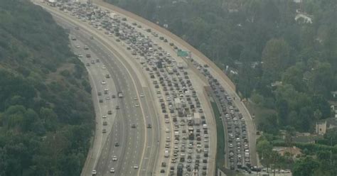 Major backups on 405 Freeway after deadly crash - CBS Los Angeles