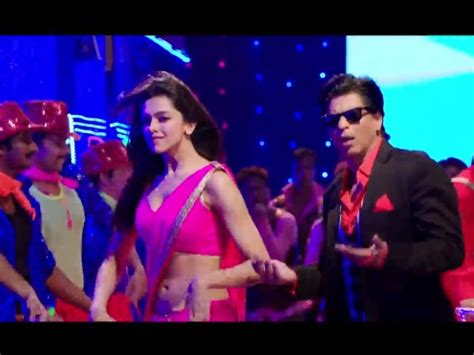 Shahrukh Khan | Lungi Dance | Chennai Express - Filmibeat