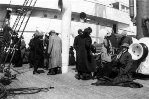 See how the Titanic survivors in lifeboats were rescued by the ship ...