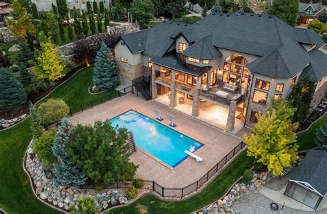 Mountain Majesty: A Prize-Winning Home with Panoramic Alpine Views in ...