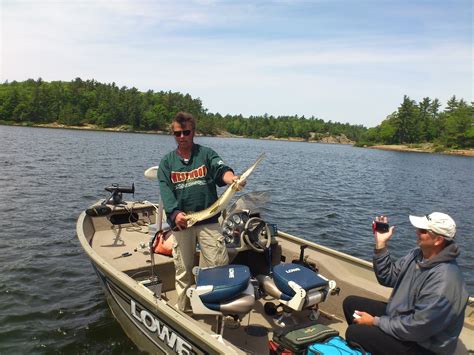 Fishing Canada: Fishing Gar Pike