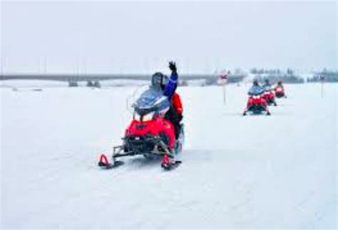 Part of driving a snowmobile correctly is knowing the proper hand signals. Brush up with this ...