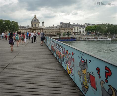 HD photos of the Pont des Arts June 2015 - Bridge of Love?