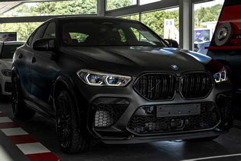 BMW X6 M F96 in Frozen Black: Dunkle Seite der ///Macht