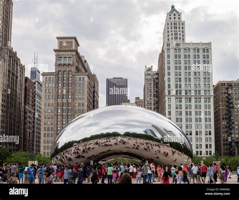 The Cloud Gate in Chicago Stock Photo - Alamy