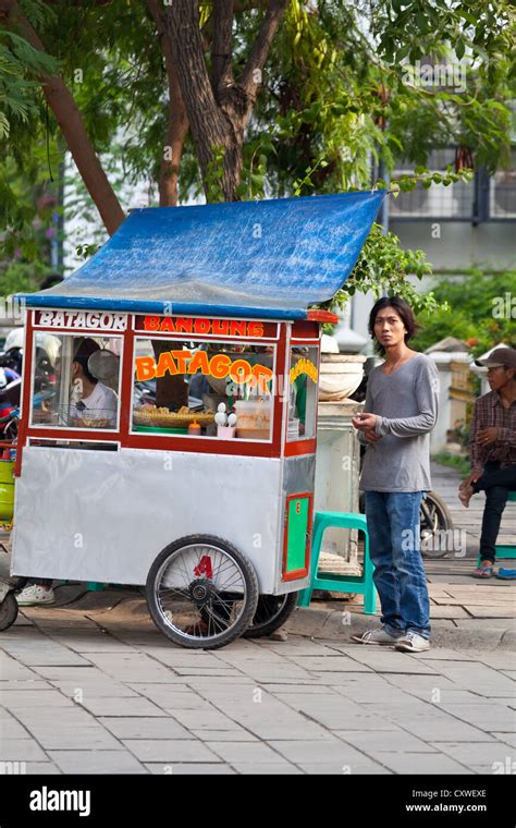 Street Sales on the Market Place Taman Fatahillah in Jakarta, Indonesia Stock Photo - Alamy