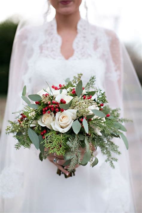 25 Oh-So-Festive Christmas Wedding Ideas | Christmas wedding flowers ...