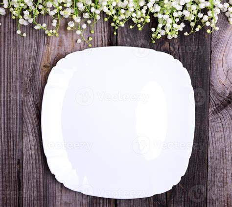 White empty plate 18958472 Stock Photo at Vecteezy