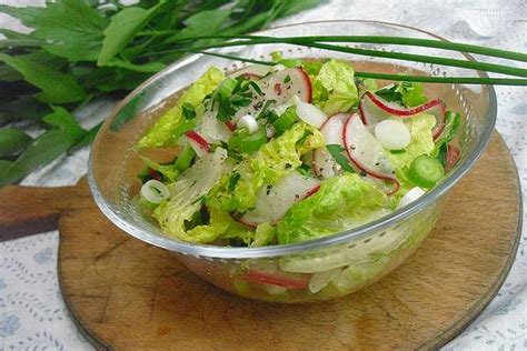 Mild Radish Leaf Salad