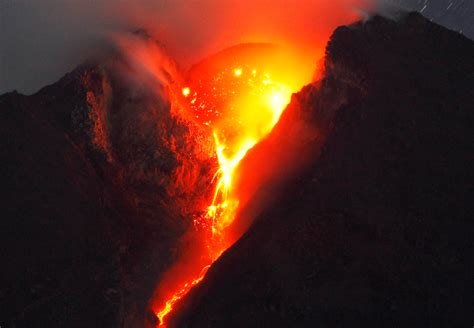 Mount Merapi's eruptions - Photos - The Big Picture - Boston.com