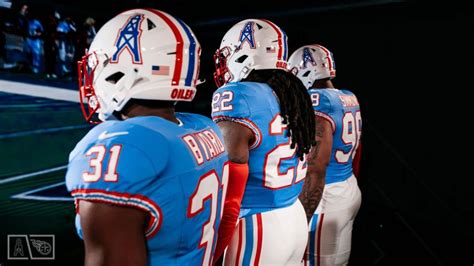 Tennessee Titans Unveil Houston Oilers Throwback Uniforms – SportsLogos ...