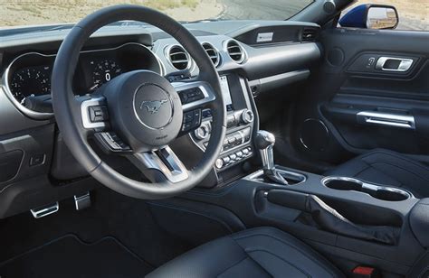 What are the Comfort and Multimedia Features of the 2021 Ford Mustang?