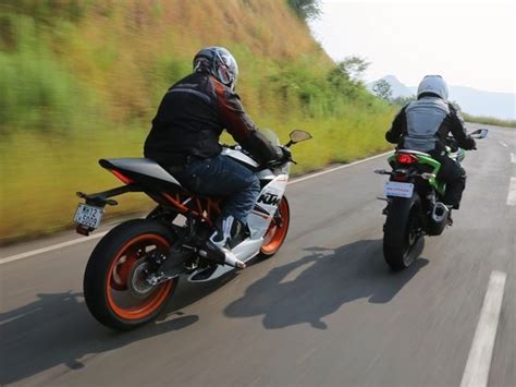 KTM RC 390 vs Kawasaki Ninja 300 Picture Gallery