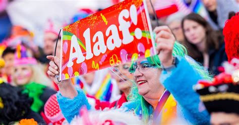 Karneval 2023 in Köln: Wo Sie den Rosenmontagszug live im Fernsehen ...