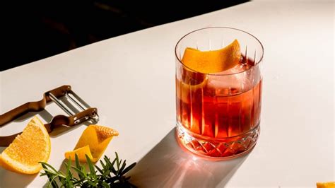 Classic Negroni Cocktail Recipe