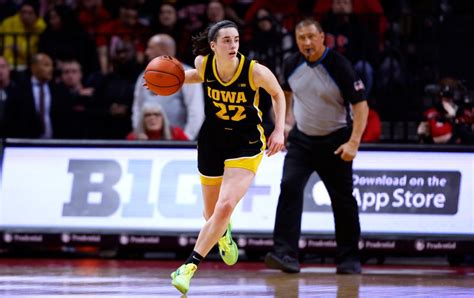 Iowa's Caitlin Clark declares for 2024 WNBA Draft