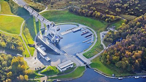 How the Falkirk Wheel revived Scotland's canals - BBC News