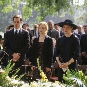 Six Feet Under: Season 1, Episode 1 - Rotten Tomatoes