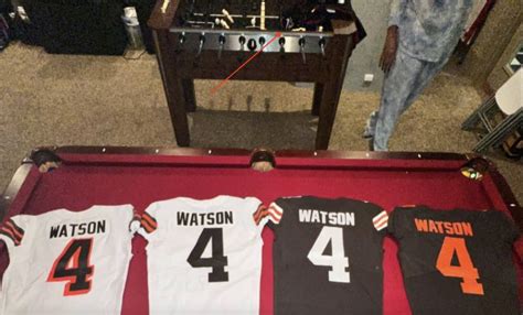 Deshaun Watson Forgets To Remove Falcons Jersey From Background While ...