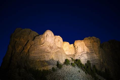 A Guide to the Mt Rushmore Lighting Ceremony - ilive4travel