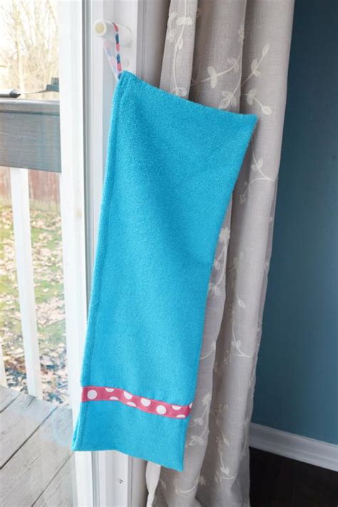 Dog Paw Towel | FaveCrafts.com