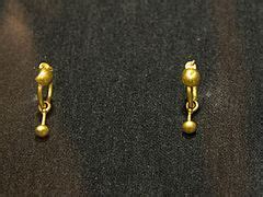 Category:Ancient Roman earrings - Wikimedia Commons