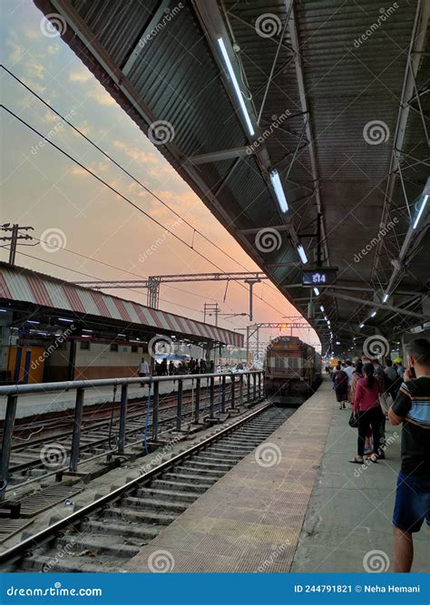 PUNE RAILWAY STATION editorial photo. Image of railway - 244791821