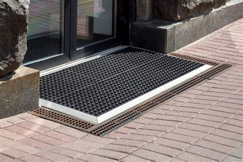 Benefits of Rubber Drainage Mats - MATS THAT MATTER®