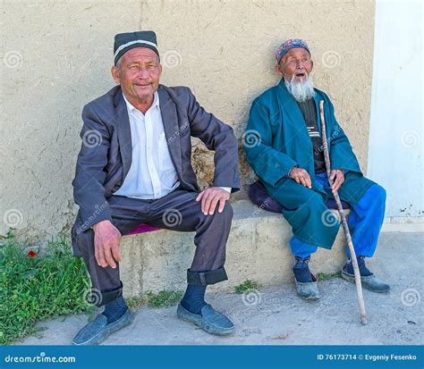 The Uzbek men editorial stock image. Image of roadside - 76173714