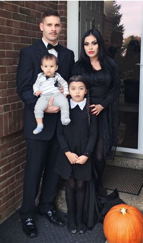 The Addams family | Daughter halloween costumes, Mother daughter halloween costumes, Family ...