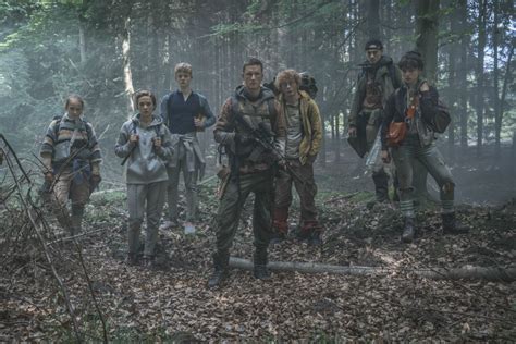 The Rain Review: Netflix's Apocalyptic Drama Is Binge-Worthy YA | Collider