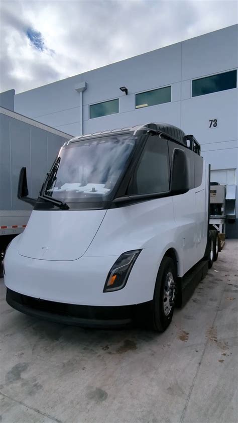 Tesla Semi truck interior with 2 rear passenger seats and exterior closeup view : r/teslamotors